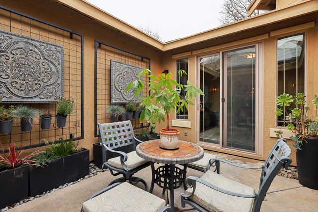 1040 Waterford Dr, West Sacramento, CA 95605