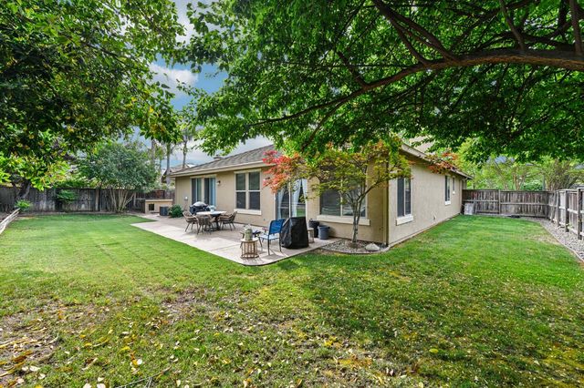 1040 Waterford Dr, West Sacramento, CA 95605