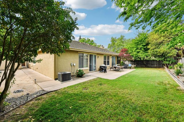 1040 Waterford Dr, West Sacramento, CA 95605