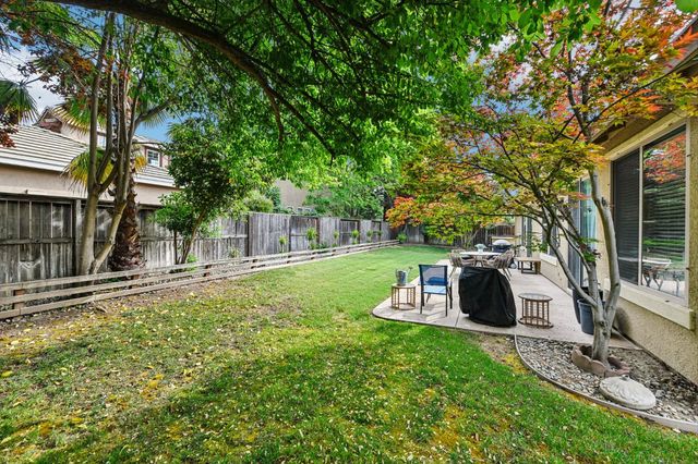 1040 Waterford Dr, West Sacramento, CA 95605
