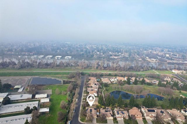 1040 Waterford Dr, West Sacramento, CA 95605