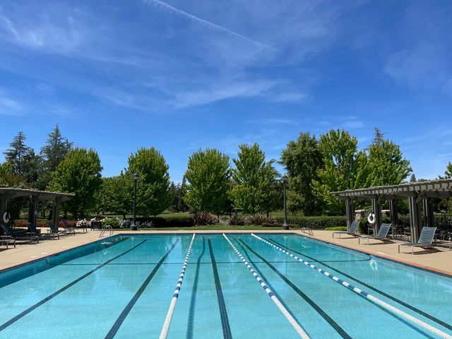 1040 Waterford Dr, West Sacramento, CA 95605