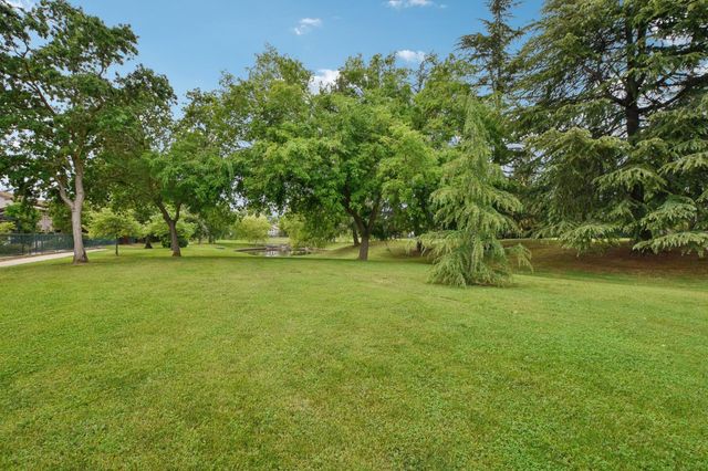 1040 Waterford Dr, West Sacramento, CA 95605