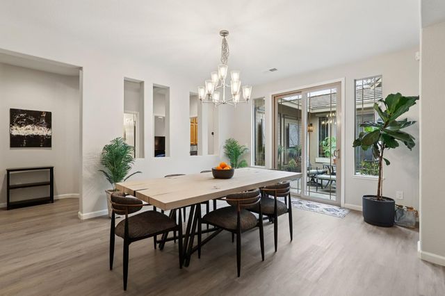 1040 Waterford Dr, West Sacramento, CA 95605