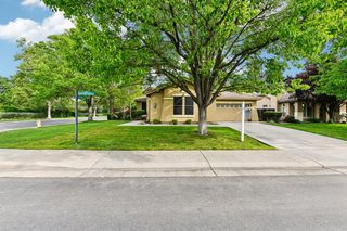 1040 Waterford Dr, West Sacramento, CA 95605