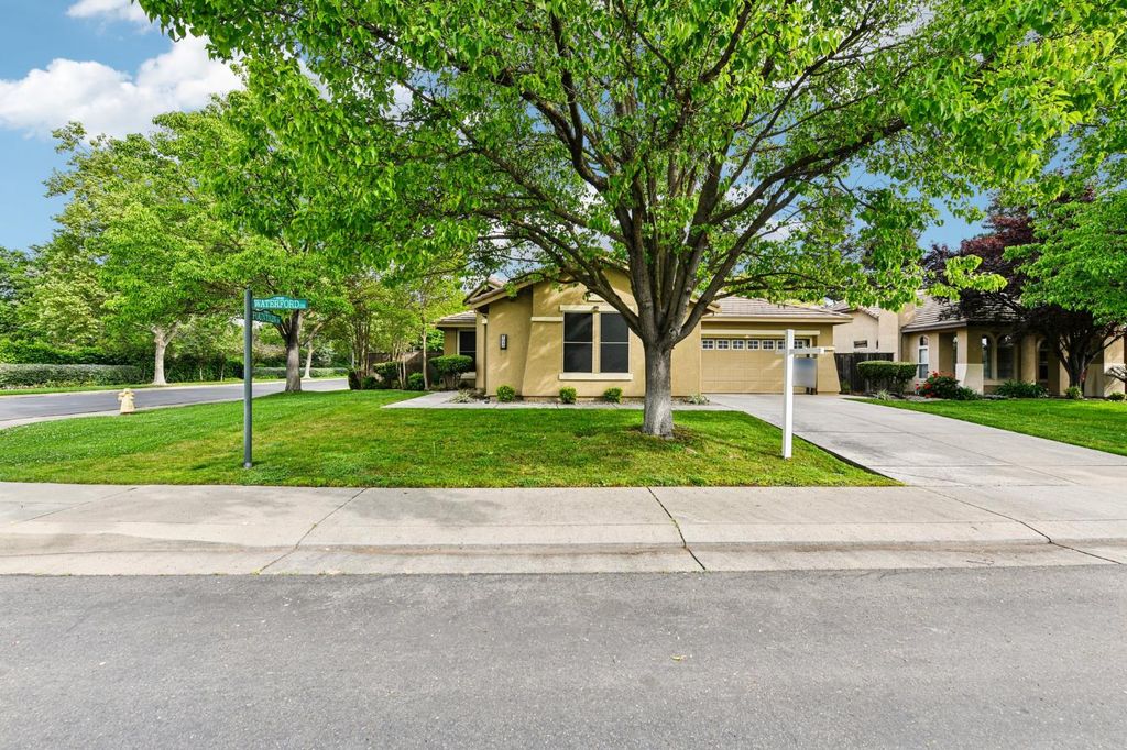 1040 Waterford Dr, West Sacramento, CA 95605