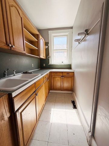 150 Franklin St 1, Framingham, MA 01702