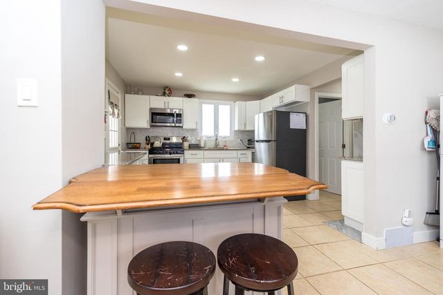 253 LUFF LN, Warminster, PA 18974