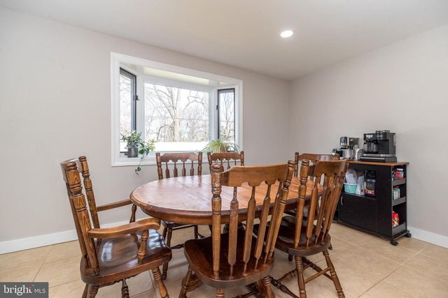 253 LUFF LN, Warminster, PA 18974