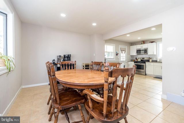 253 LUFF LN, Warminster, PA 18974