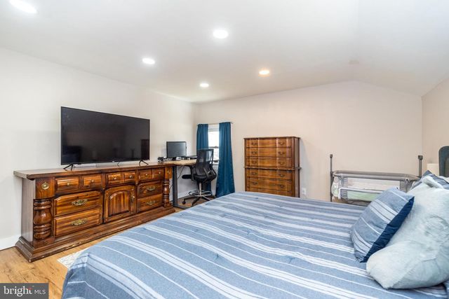 253 LUFF LN, Warminster, PA 18974