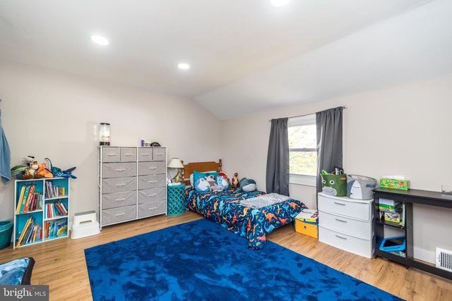 253 LUFF LN, Warminster, PA 18974