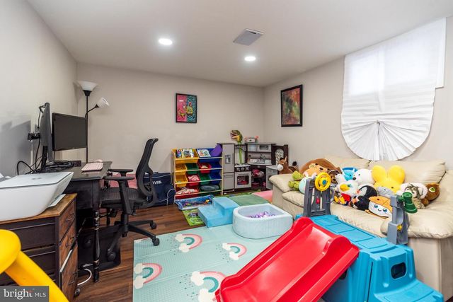 253 LUFF LN, Warminster, PA 18974