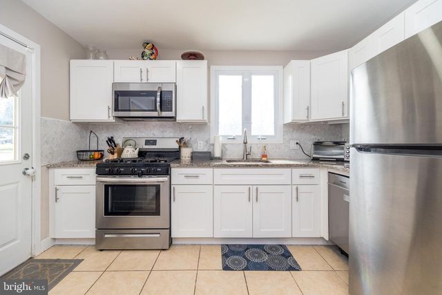 253 LUFF LN, Warminster, PA 18974