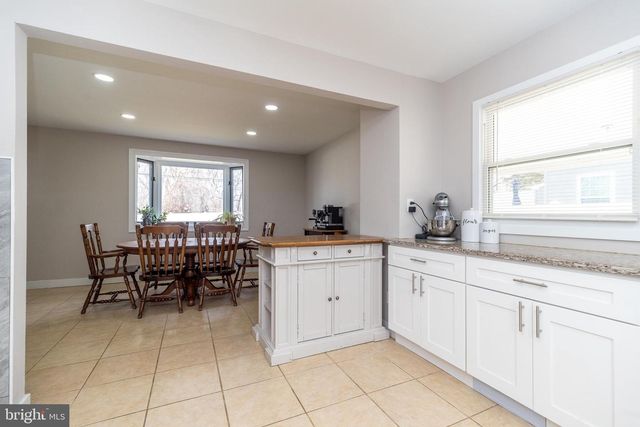 253 LUFF LN, Warminster, PA 18974