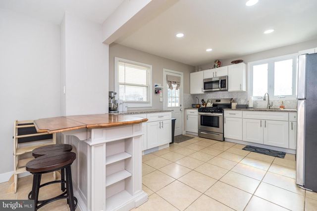 253 LUFF LN, Warminster, PA 18974