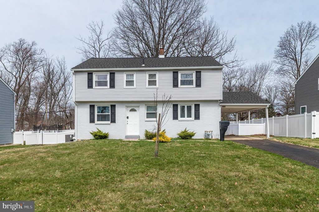 253 LUFF LN, Warminster, PA 18974