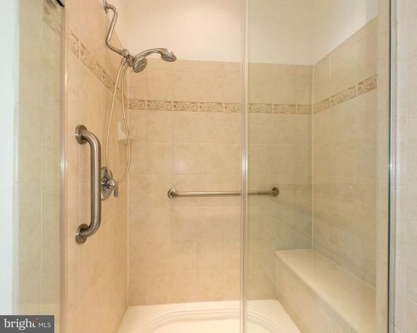 2040 KINGSVIEW RD, Macungie, PA 18062