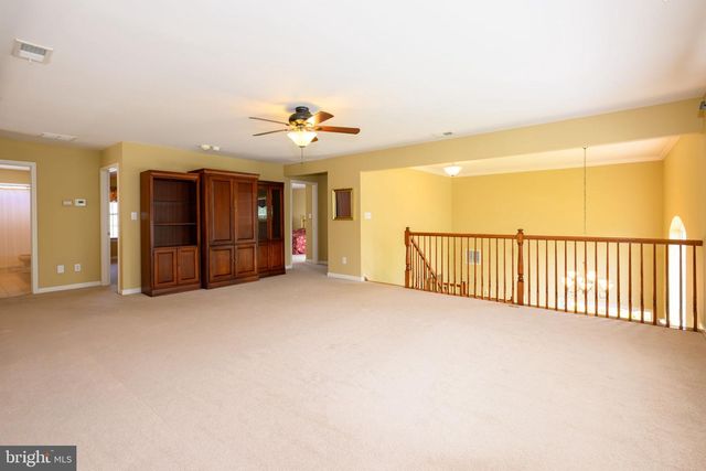 2040 KINGSVIEW RD, Macungie, PA 18062
