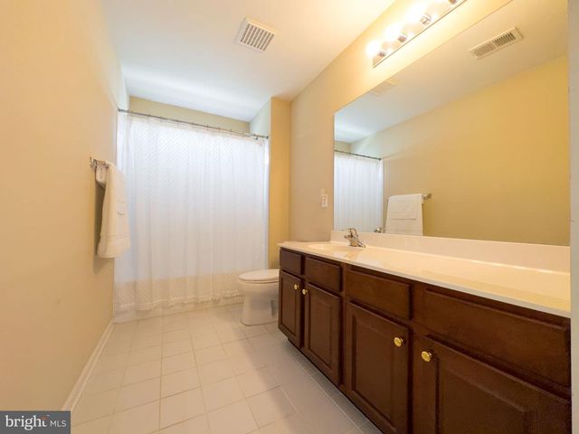 2040 KINGSVIEW RD, Macungie, PA 18062