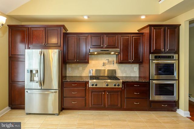2040 KINGSVIEW RD, Macungie, PA 18062