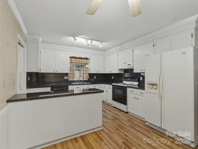 3200 Allenwood Road, Charlotte, NC 28270