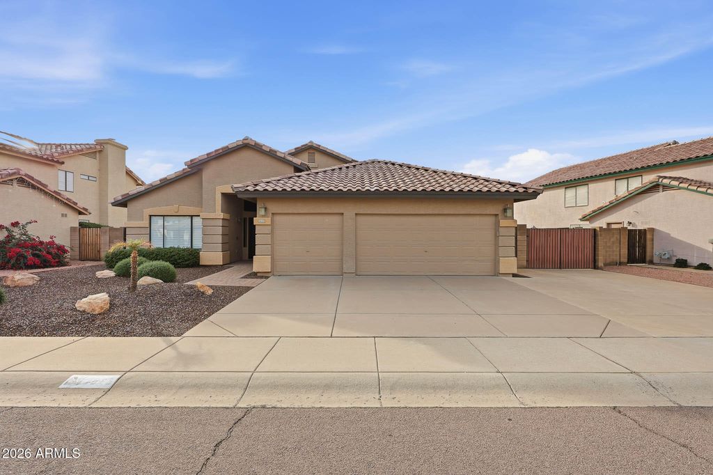 Image 1 of property listing at 1623 E RUNION Drive, Phoenix, AZ 85024