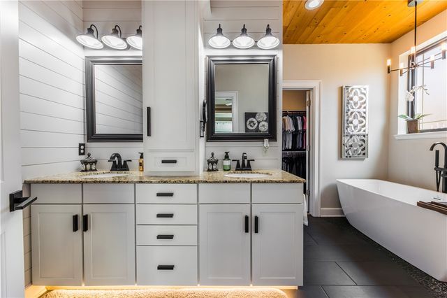 8339 La Casa Avenue, Springdale, AR 72762