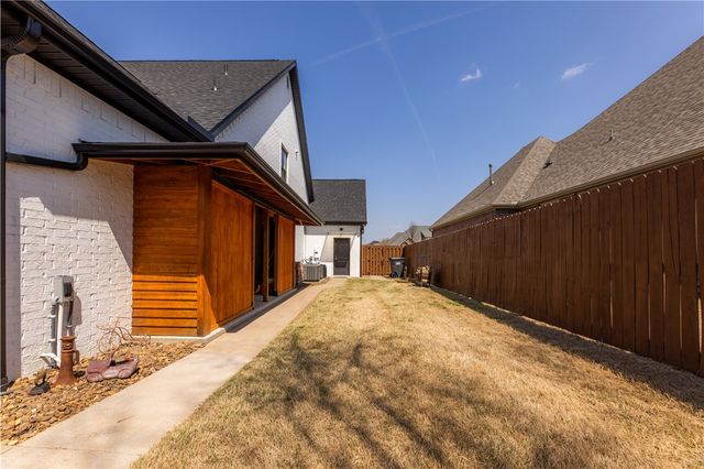 8339 La Casa Avenue, Springdale, AR 72762