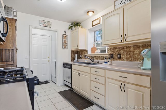 1304 S 33rd Street, Broken Arrow, OK 74014