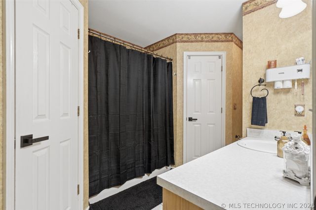 1304 S 33rd Street, Broken Arrow, OK 74014