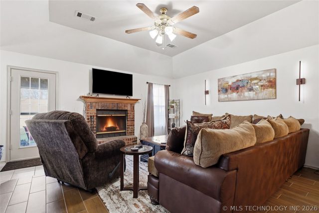 1304 S 33rd Street, Broken Arrow, OK 74014