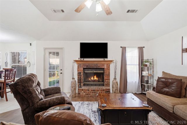 1304 S 33rd Street, Broken Arrow, OK 74014