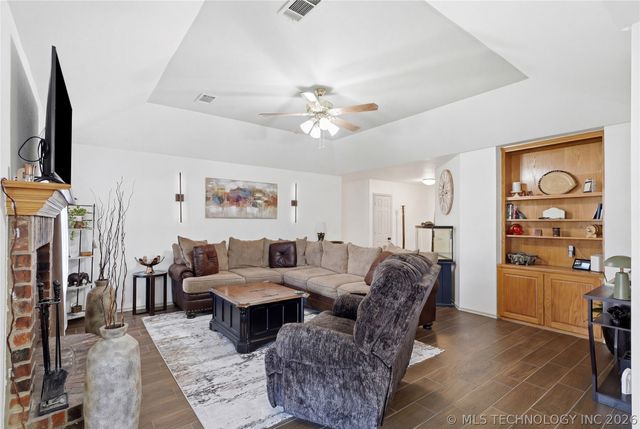 1304 S 33rd Street, Broken Arrow, OK 74014