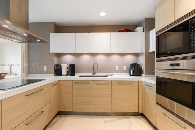 17301 NE Biscayne Blvd 908, North Miami Beach, FL 33160