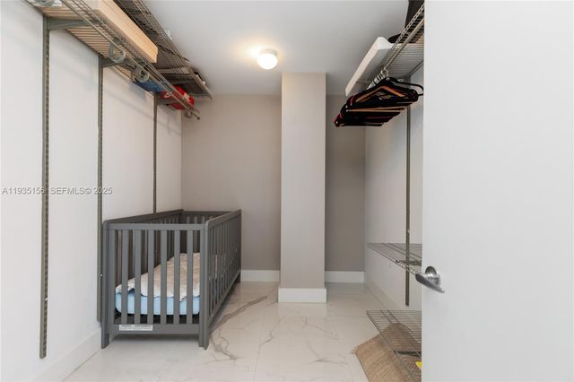 17301 NE Biscayne Blvd 908, North Miami Beach, FL 33160