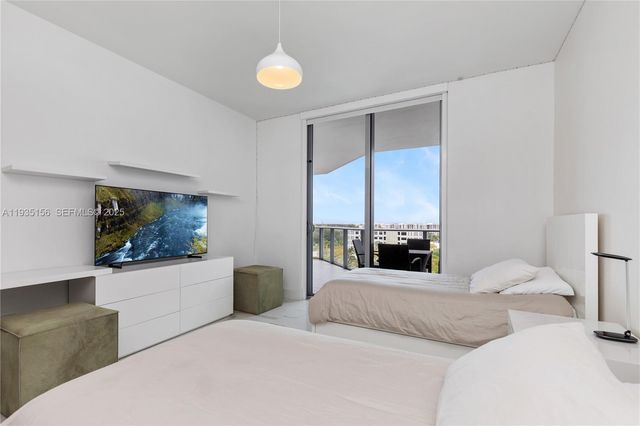 17301 NE Biscayne Blvd 908, North Miami Beach, FL 33160