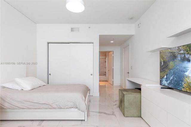 17301 NE Biscayne Blvd 908, North Miami Beach, FL 33160