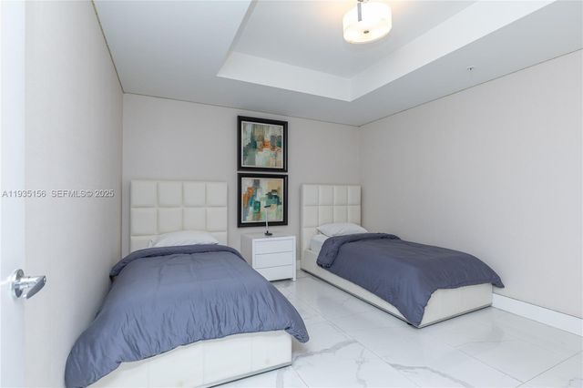 17301 NE Biscayne Blvd 908, North Miami Beach, FL 33160