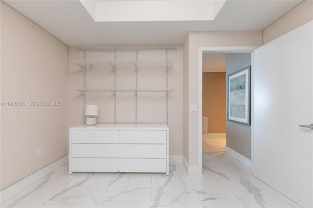 17301 NE Biscayne Blvd 908, North Miami Beach, FL 33160