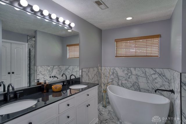 1281 Whitetail Drive, Fairborn, OH 45324