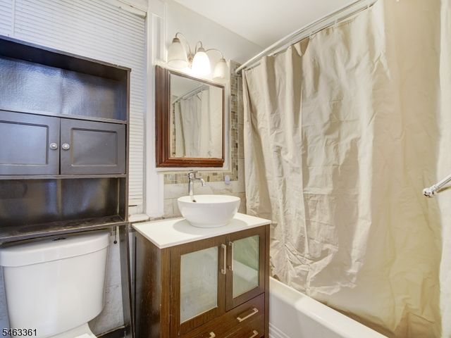 503 Franklin St, Elizabeth City, NJ 07206