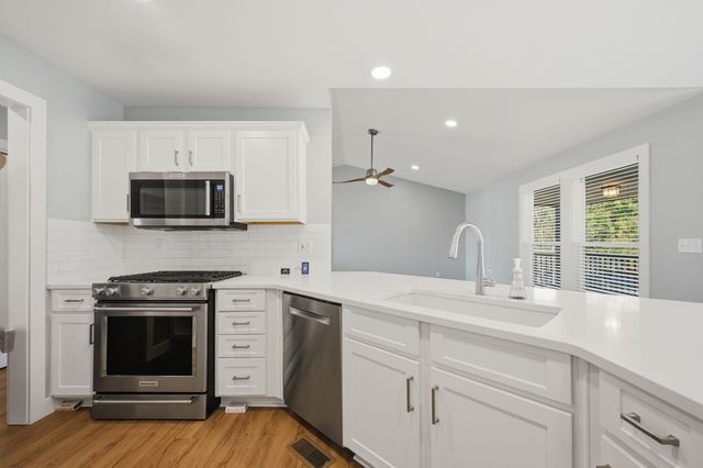 2213 E Myrtlewood Ct, Derby, KS 67037