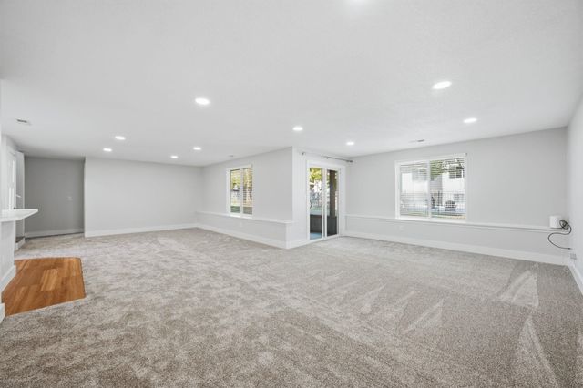 2213 E Myrtlewood Ct, Derby, KS 67037