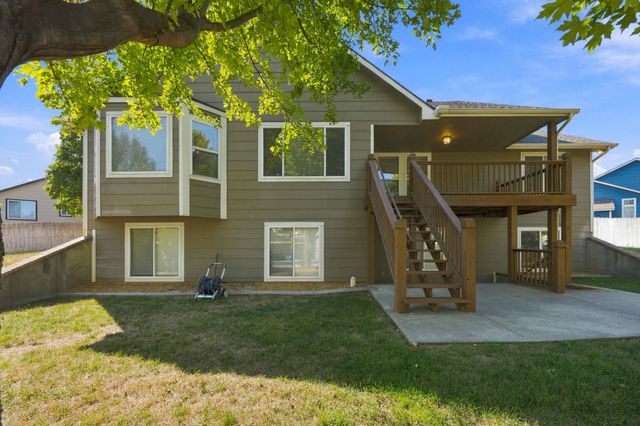 2213 E Myrtlewood Ct, Derby, KS 67037