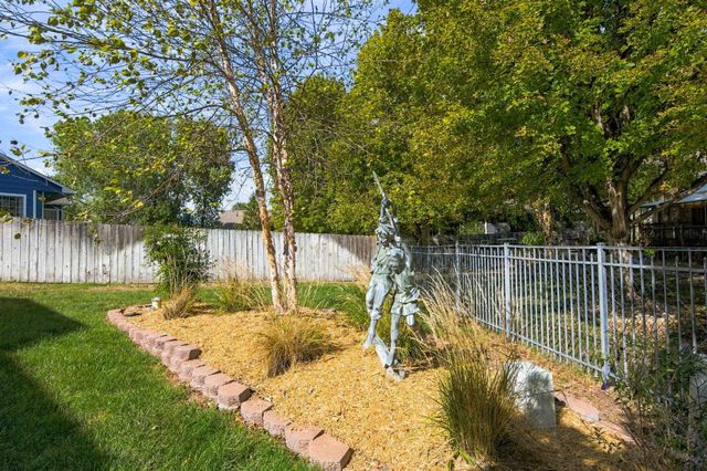 2213 E Myrtlewood Ct, Derby, KS 67037