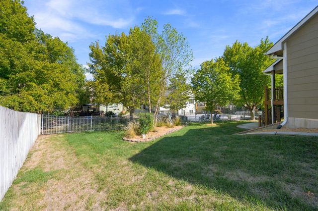 2213 E Myrtlewood Ct, Derby, KS 67037