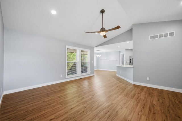 2213 E Myrtlewood Ct, Derby, KS 67037