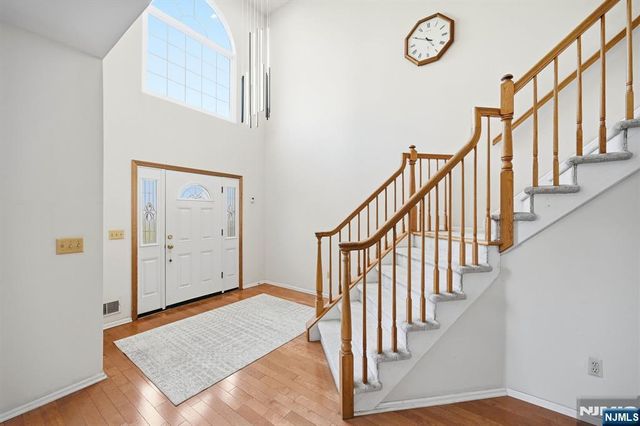 19 Colmart Way, Bridgewater, NJ 08807