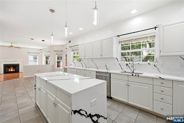19 Colmart Way, Bridgewater, NJ 08807